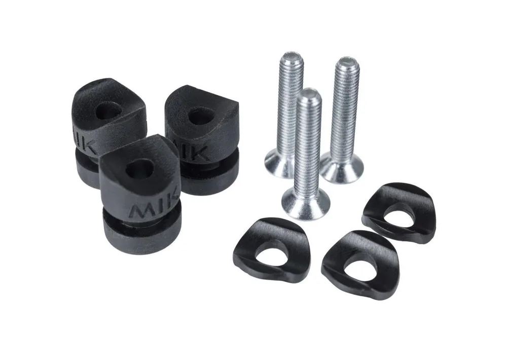 Basil MIK SIDE studs
