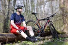 FORCE nohavice krátke BLADE MTB s odnímateľnou vložkou, červené veľ.: XS