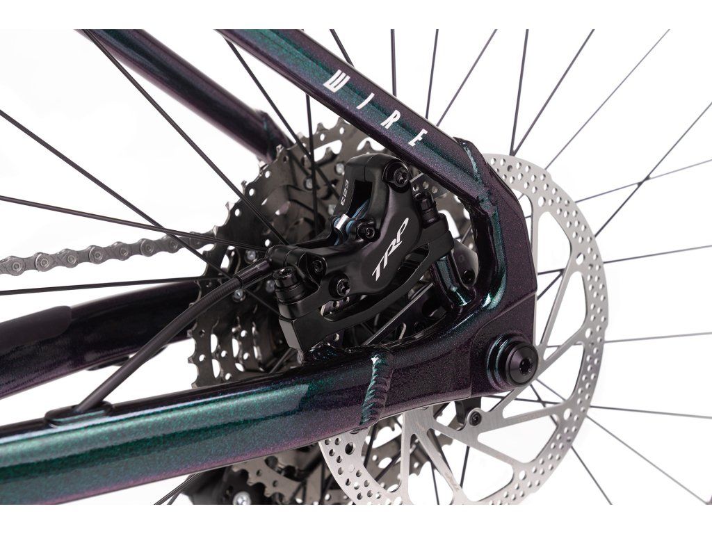 Detail bŕzd TRP Slate a vidlice RockShox