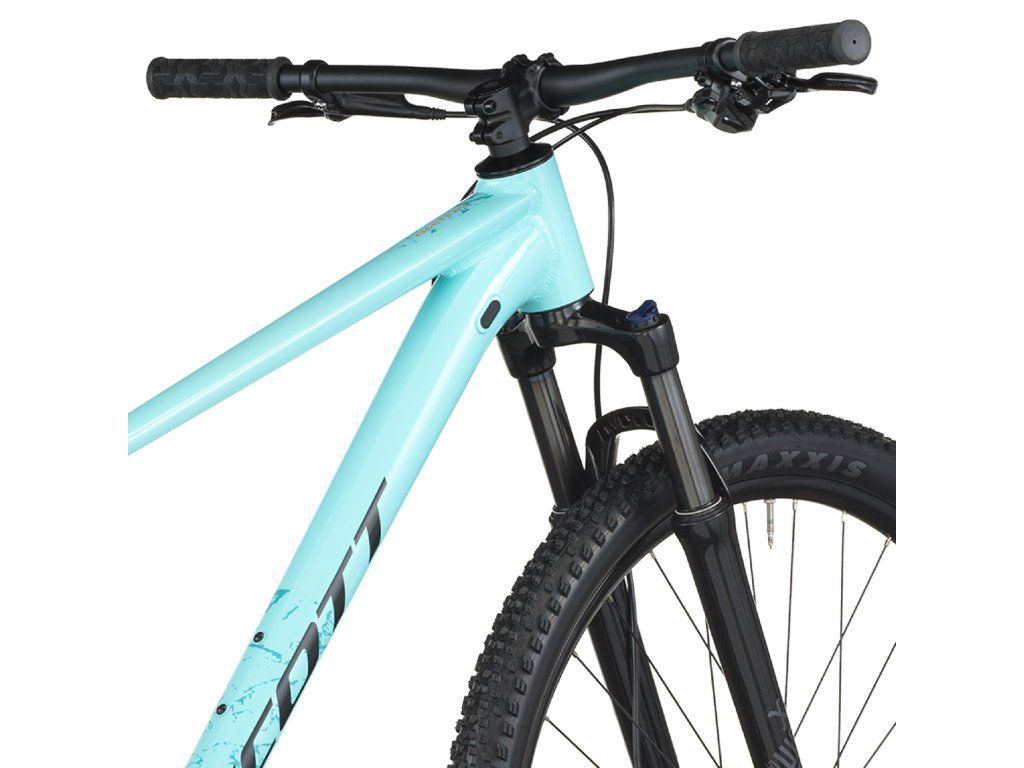 Detail prednej časti a kokpitu