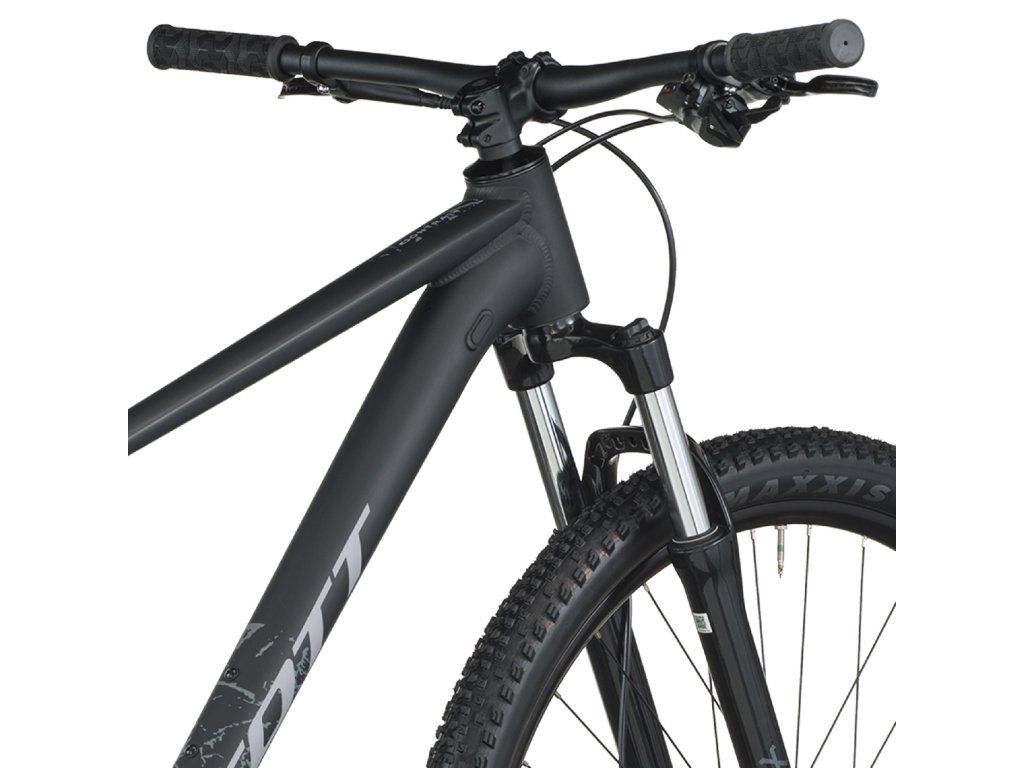 Detail prednej časti a kokpitu