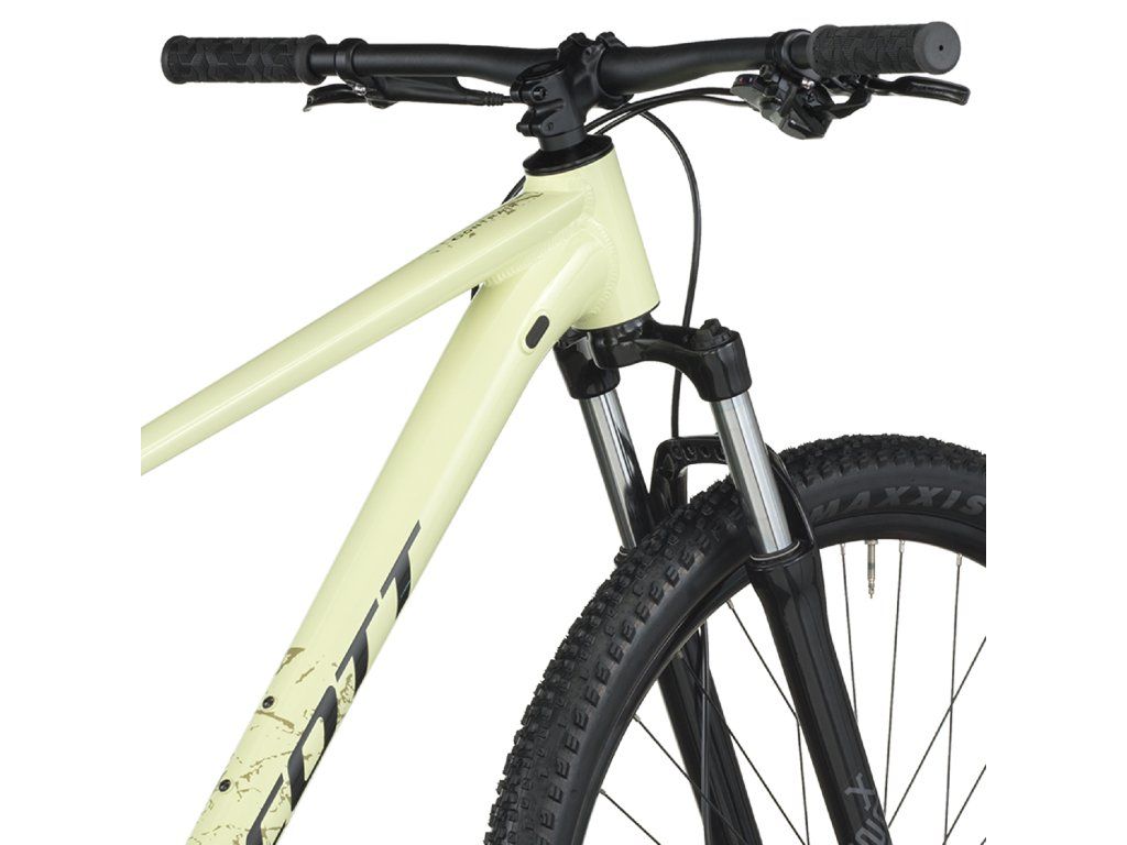 Detail prednej časti a kokpitu