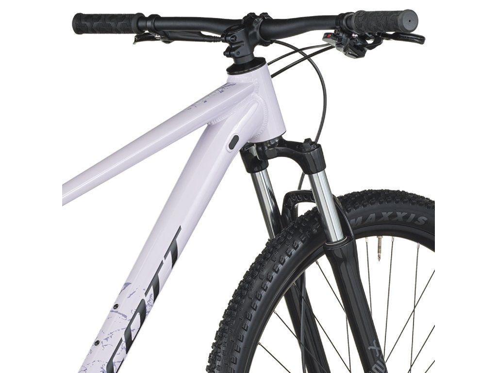 Detail prednej časti a kokpitu